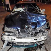 Daugavpilī piedzēries 'BMW' vadītājs izraisa avāriju; divi cietušie