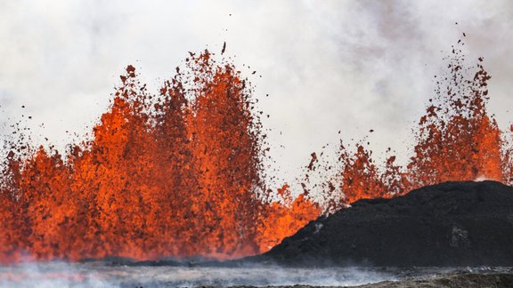 lava, vulkāna izvirdums Islandē