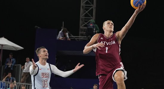 Latvijas 3x3 basketbolisti ar varenu atspēlēšanos perfekti turpina Parīzes olimpiskās spēles