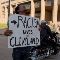 Klīvlendu satricina protesti pret policista attaisnošanu divu melnādaino aizdomās turamo nāvē