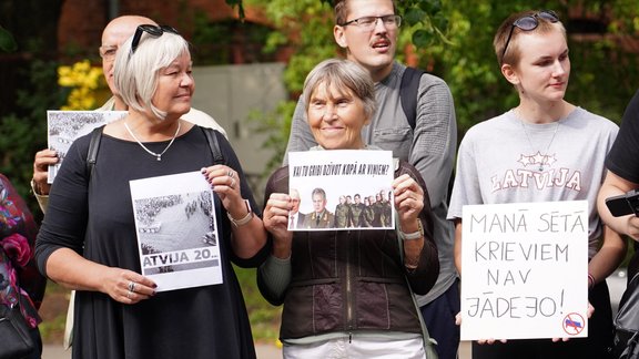 Protestē pret ieceri pagarināt Krievijas pilsoņiem latviešu valodas eksāmena kārtošanas termiņu - 6