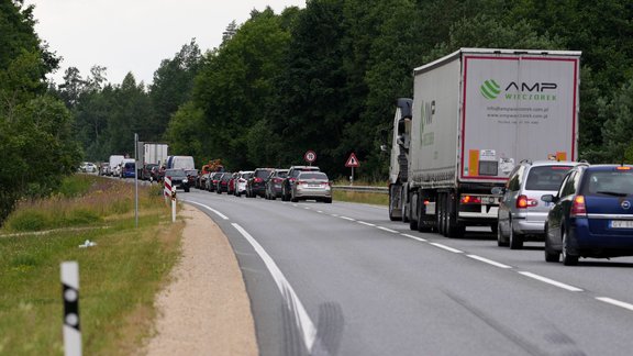 Ceļu satiksmes negadījuma dēļ slēgts Liepājas šosejas posms - 10