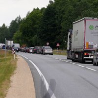 Atjaunota avārijas dēļ ierobežotā satiksme uz Rīgas apvedceļa