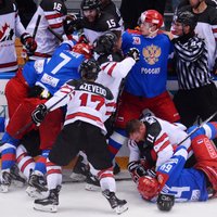ВИДЕО: Российские хоккеисты подрались с канадцами в Сочи