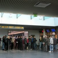 Rīgas lidostā aiztur policijas meklēšanā esošu Latvijas pilsoni