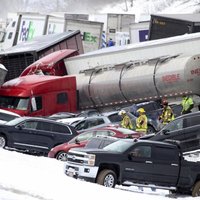 Foto: Pensilvānijā 50 auto avārijā vairāki bojāgājušie