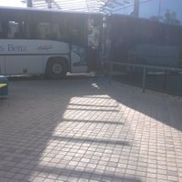 Foto: 'Mercedes-Benz' autobuss ietriecas Ventspils autoostā
