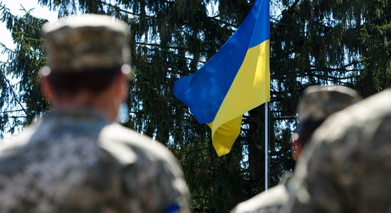 Kijiva: piektdien militārās apbalvošanas ceremonijas laikā nogalināti 19 Ukrainas karavīri