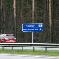 На латвийских дорогах действуют 60 стационарных фоторадаров