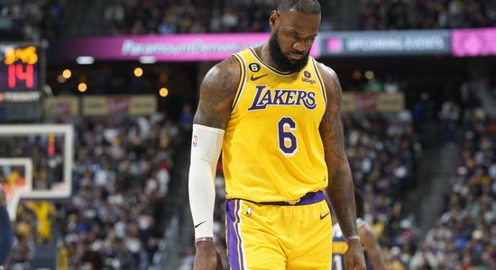 'Lakers' neveiksmes turpinās: Džeimsam sliktākais sezonas sākums kopš debijas NBA