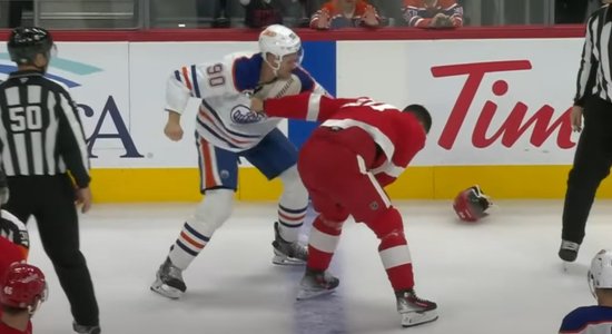 Video: Aktīva izvicošanās un uzvaras vārti dzimšanas dienā – notikumiem bagāta NHL spēle