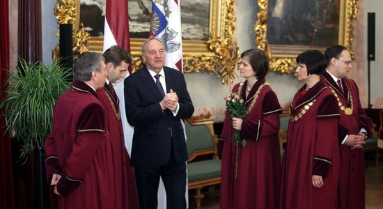 Foto: Kā prezidentam zvērēja Satversmes tiesas tiesnese Ziemele