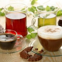 Vai kofeīnu saturoši produkti veicina šķidruma zaudēšanu organismā? Atbild Dr. Andis Brēmanis