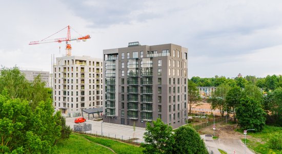 Mežaparkā pabeigta pirmā "Moho Garden" deviņstāvu dzīvojamā māja