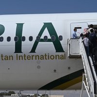 Kabulas lidostā nosēdusies pirmā starptautiskā komercreisa lidmašīna