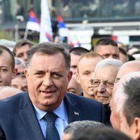 Dodiku atbalstoši protestētāji pieprasa apturēt balsu pārskaitīšanu Bosnijas Serbu Republikā