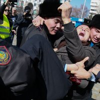 Газовые протесты в Казахстане переросли в столкновения с полицией