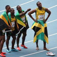 Jamaikas sprinteri ar Boltu priekšgalā pārliecinoši triumfē pasaules čempionāta 4x100 metru stafetē