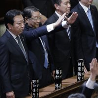 Japānas premjers atlaiž parlamentu