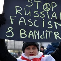 Foto: Minskā opozīcijas aktīvisti protestē pret ciešāku integrāciju ar Krieviju