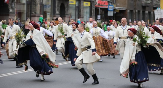 Biļetes uz Dziesmu svētku pasākumiem šogad būs par vidēji 40% dārgākas nekā iepriekš