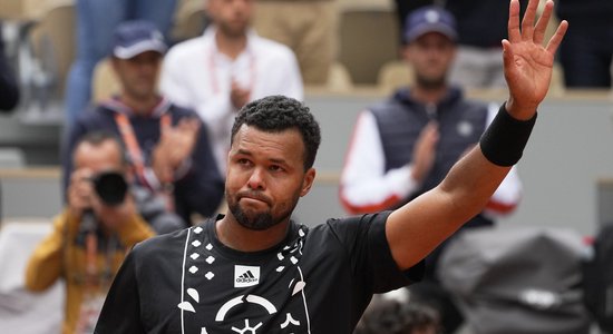 Video: Tsonga savu līdzjutēju priekšā emocionāli noslēdz iespaidīgo karjeru