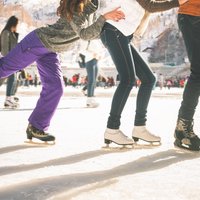Ragavas, slidas un slēpes ziemas prieku baudīšanai: kā tās izvēlēties?