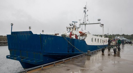 ФОТО. Эстония: паром дал сильный крен, один человек госпитализирован; судно сопроводили в Латвию