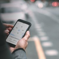 Aculiecinieks sašutis par taksometru lietotnes 'Bolt' nesakritībām auto ierašanās laikos