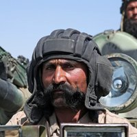 Afgāņu spēki atsit 300 kaujinieku uzbrukumu armijas bāzei