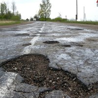 Начат масштабный ремонт дорог Латвии: задействуют 100 бригад
