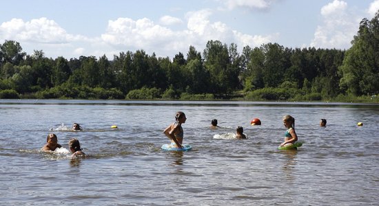 Nevienā Rīgas peldvietā ūdens temperatūra nesasniedz plus 20 grādus