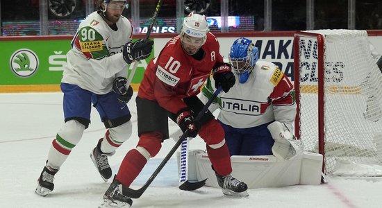 Šveices hokejisti čempionātu sāk ar sekmīgu Itālijas vārtu nomētāšanu