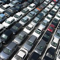 Торговля подержанными автомобилями остается в "черной" зоне