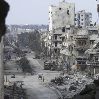 Sīrijas nemiernieki mirst, cenšoties izlauzties no ielenkuma Homsā