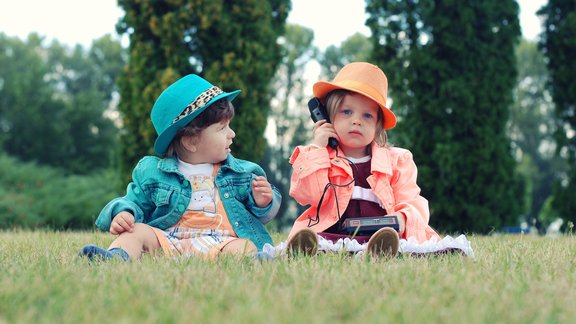 Mazais vēl nemāk runāt, bet telefonu jau prasa. Kas jāzina vecākiem?