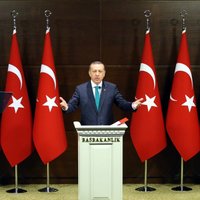 Turcijas premjers piedraud 'salauzt rokas' saviem oponentiem