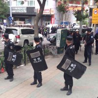 Teroristu sarīkotos sprādzienos Ķīnas uiguru provincē 30 upuru; ievainoti 90