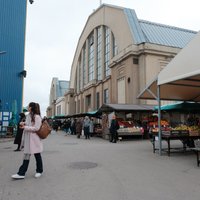 Латвийское радио: На рижском Центральном рынке много лет торгуют "просрочкой"