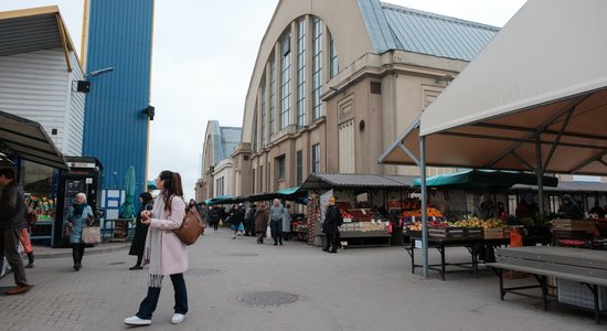 Латвийское радио: На рижском Центральном рынке много лет торгуют "просрочкой"