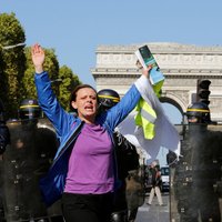 Parīzē gaidāmo protestu dēļ izvērsti stingri drošības pasākumi