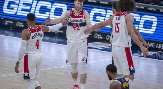 Bertānam 17 punkti 'Wizards' dramatiskā zaudējumā 'Raptors'; Porziņģis traumas dēļ nespēlē