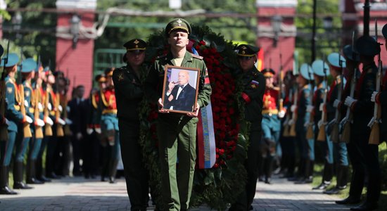 Режиссера и депутата Станислава Говорухина похоронили с воинскими почестями