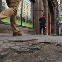 Ja Ušakovs nemelo – Rīgas ielās nav vairāk par 541 bedri