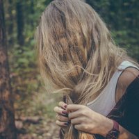 Vēdiskā astroloģe Tīlija Klusa: matiem jābūt līdz muguras vidum