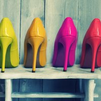 5 vienkārši padomi, kā pareizi nēsāt augstpapēžu kurpes