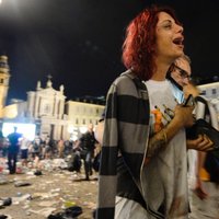 ФОТО, ВИДЕО: В фан-зоне в Турине взорвалась петарда, началась давка и пропал ребенок
