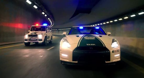Video: Dubaijas policija atkal izrāda savu lepno auto parku