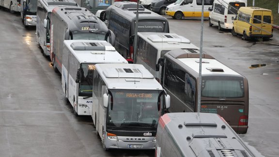 Autobusi autoostā