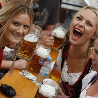 Foto: Vācijā atklāti alus svētki 'Oktoberfest'